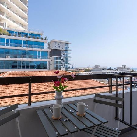 Burst Studio W/ Balcony In Larnaca Exterior photo