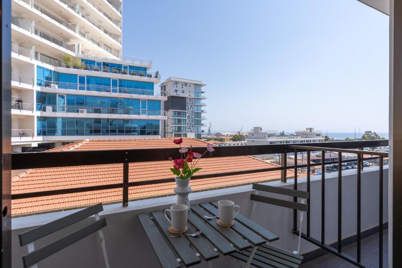 Burst Studio W/ Balcony In Larnaca Exterior photo