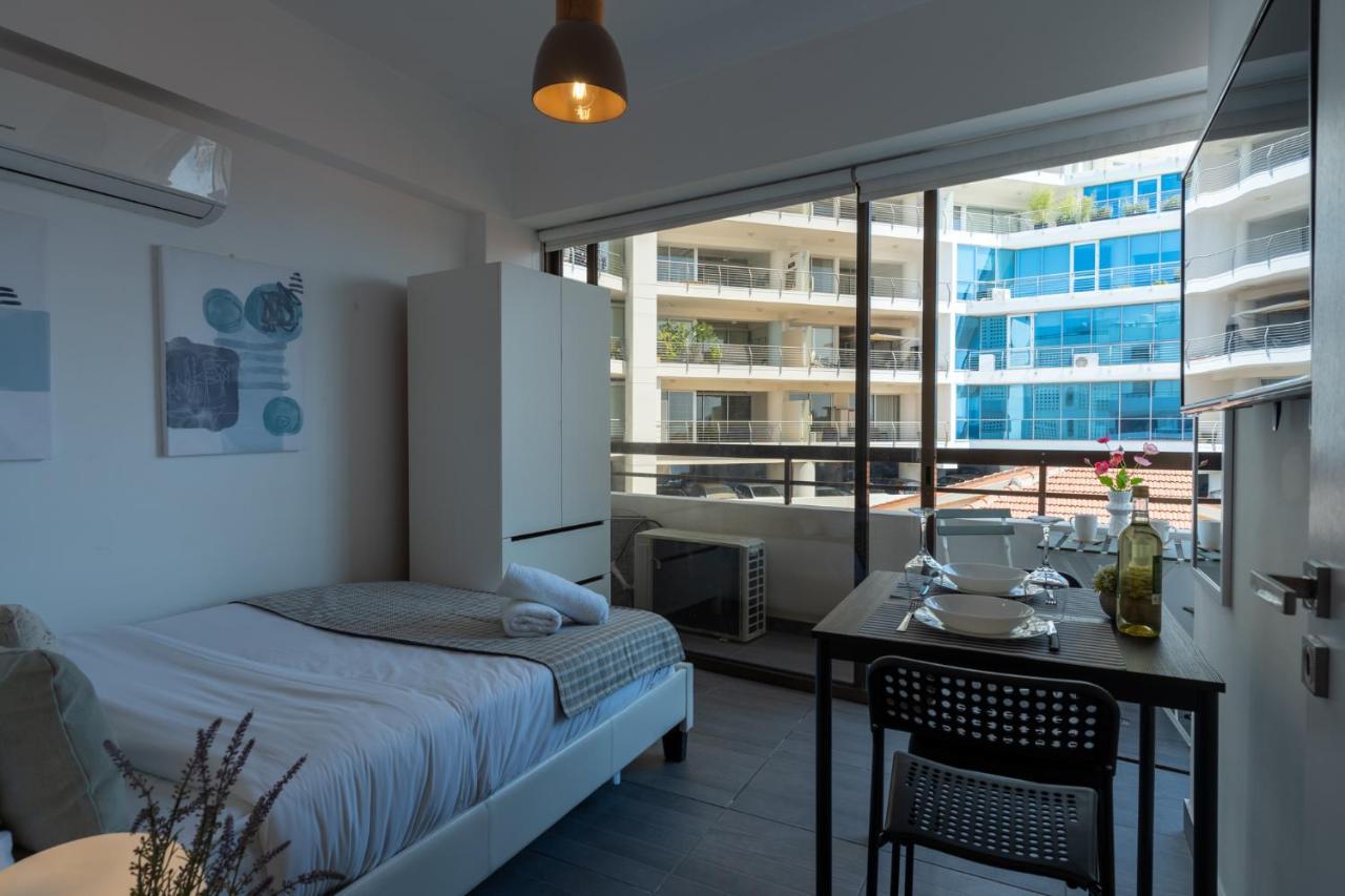 Burst Studio W/ Balcony In Larnaca Exterior photo