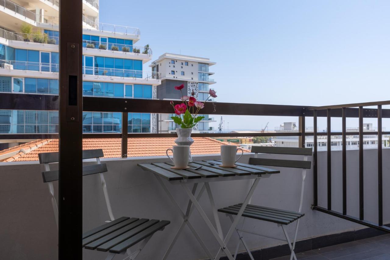 Burst Studio W/ Balcony In Larnaca Exterior photo